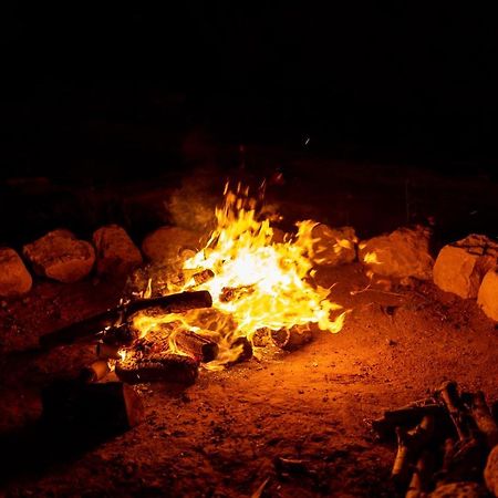 The Rock Camp Petra Hotel วาดี มูซา ภายนอก รูปภาพ