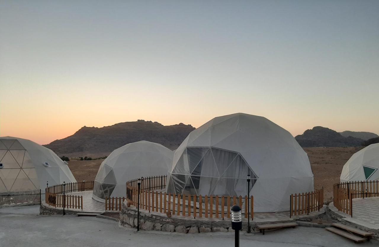 The Rock Camp Petra Hotel วาดี มูซา ภายนอก รูปภาพ