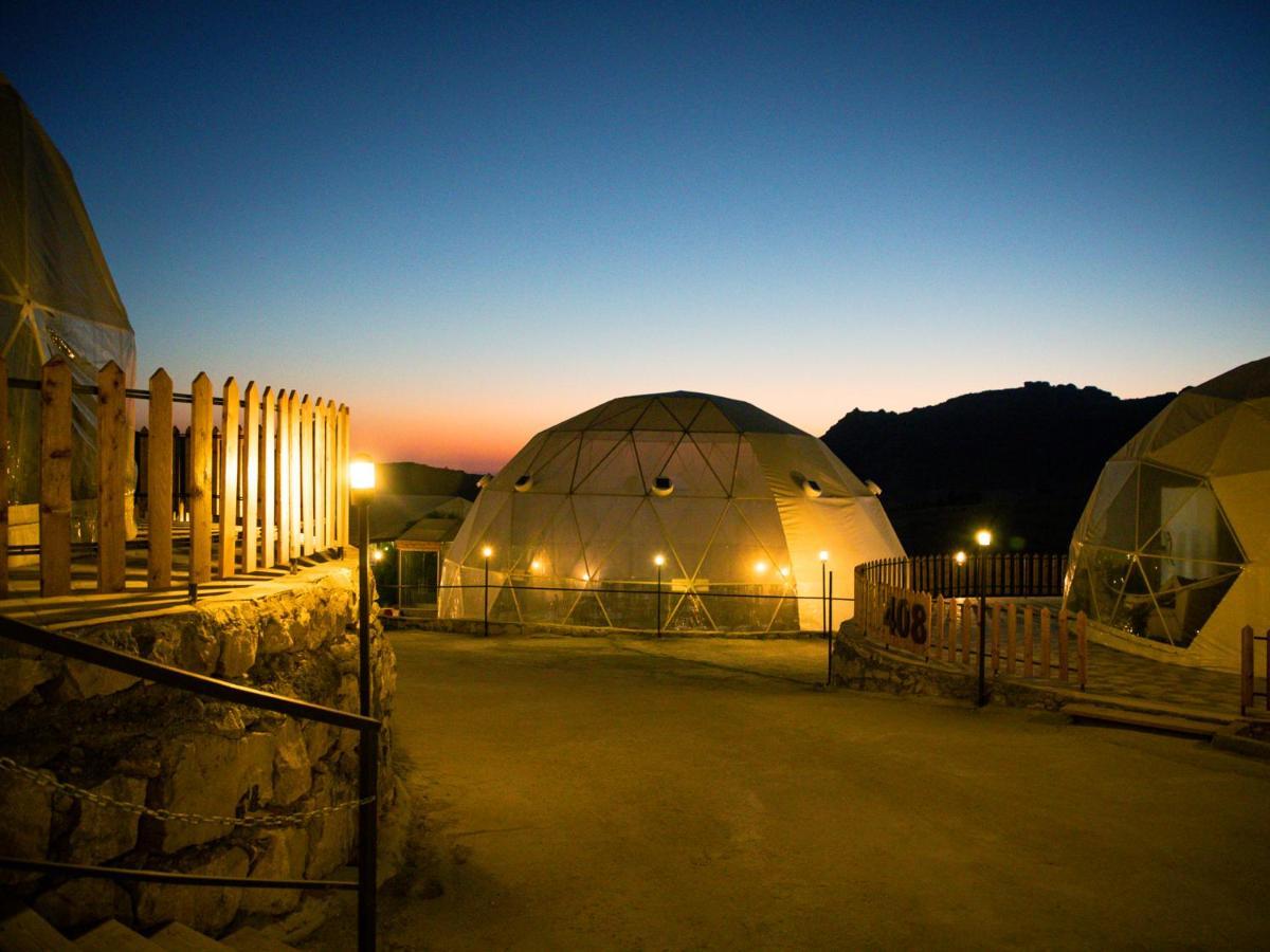 The Rock Camp Petra Hotel วาดี มูซา ภายนอก รูปภาพ
