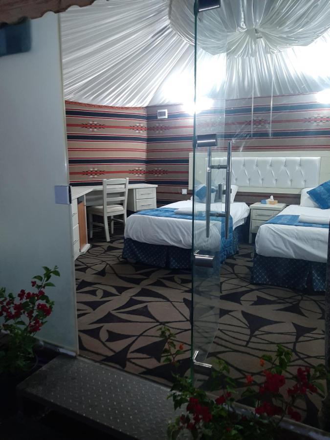 The Rock Camp Petra Hotel วาดี มูซา ภายนอก รูปภาพ