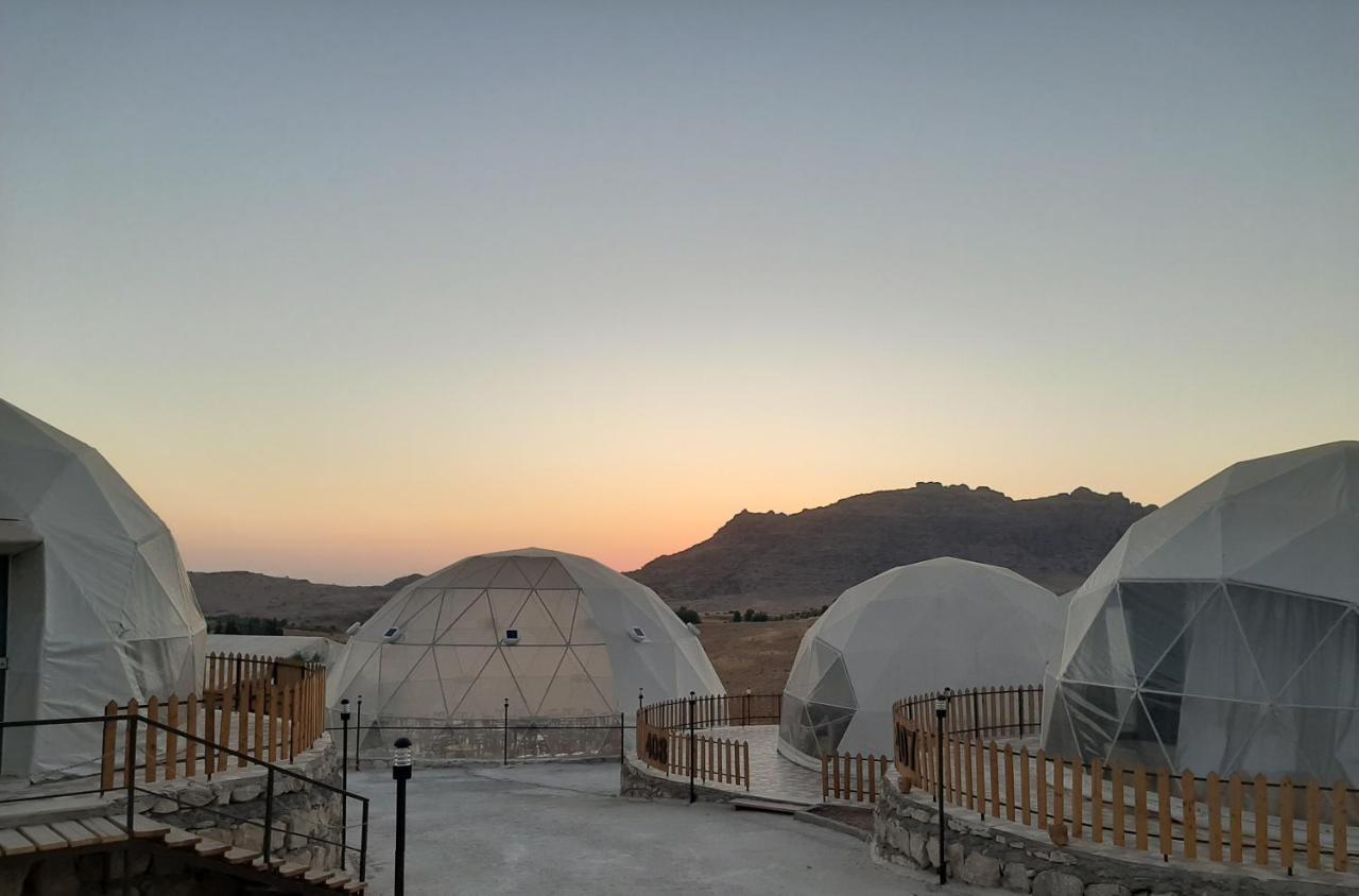 The Rock Camp Petra Hotel วาดี มูซา ภายนอก รูปภาพ