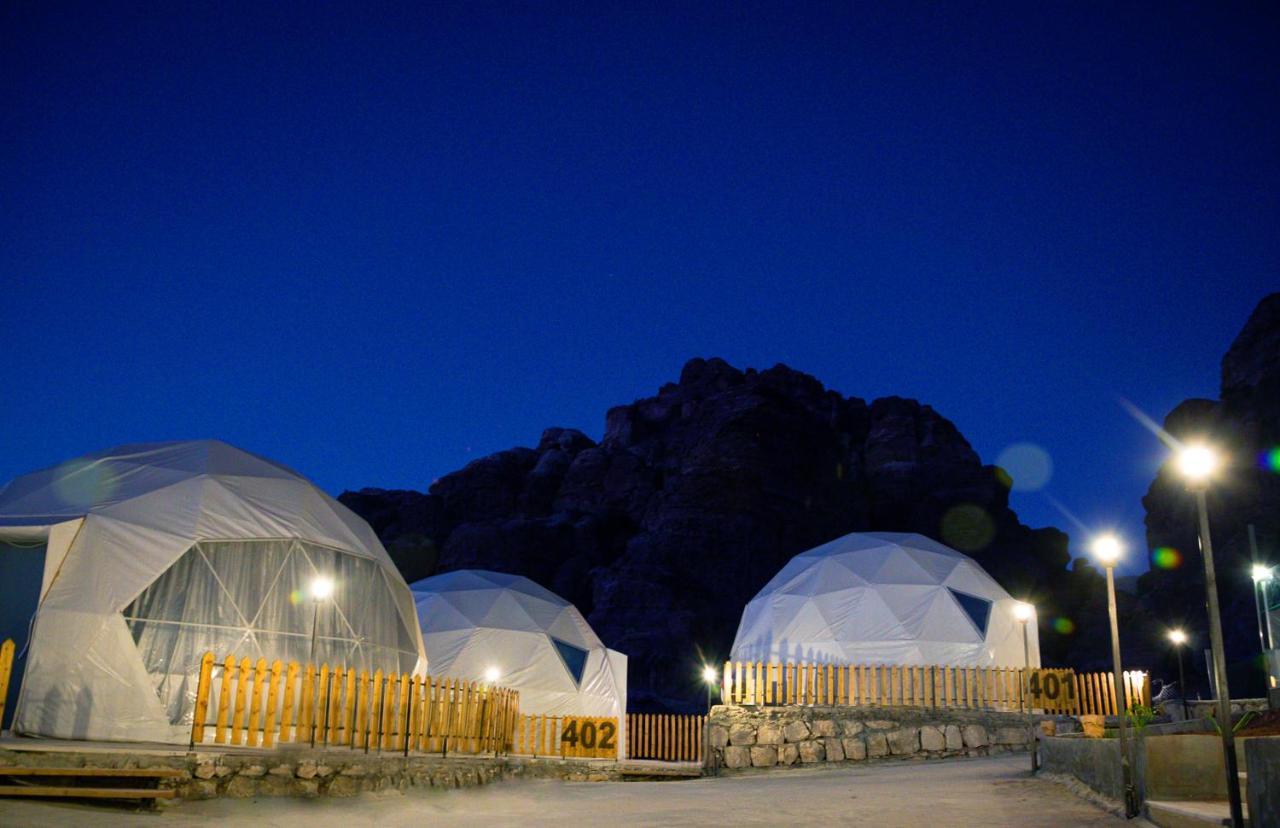 The Rock Camp Petra Hotel วาดี มูซา ภายนอก รูปภาพ