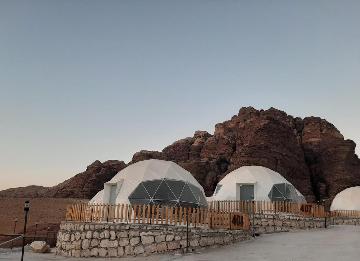 The Rock Camp Petra Hotel วาดี มูซา ภายนอก รูปภาพ