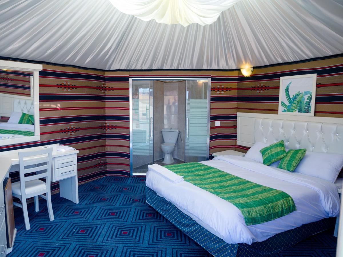 The Rock Camp Petra Hotel วาดี มูซา ภายนอก รูปภาพ