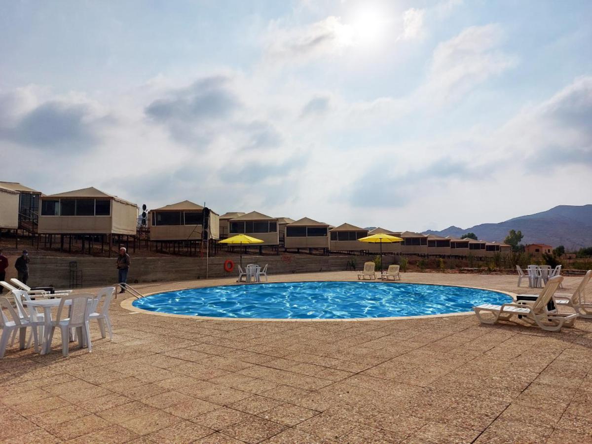 The Rock Camp Petra Hotel วาดี มูซา ภายนอก รูปภาพ